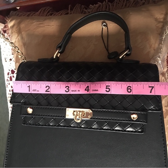LD Black and gold tone structured Purse convertible to cross body NWOT - Picture 8 of 11